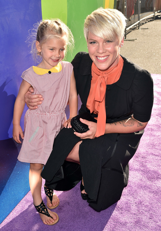Pink Takes Daughter Willow Sage Hart to the Inside Out Premiere and(02)